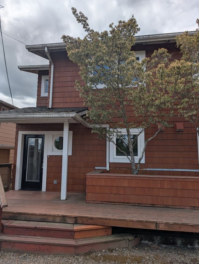 Building Photo - Beautiful 2-Bedroom, 2.5-Bath Condo Near A...