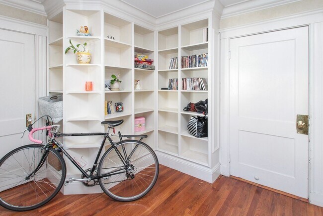 Building Photo - 25 Priesing St