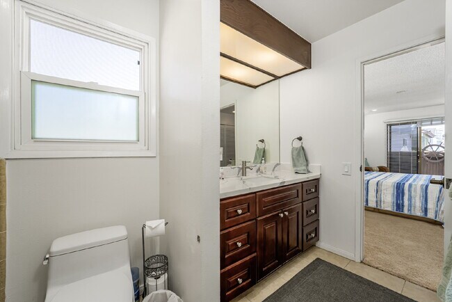 Building Photo - Fully Furnished Island Life Waterfront Ret...