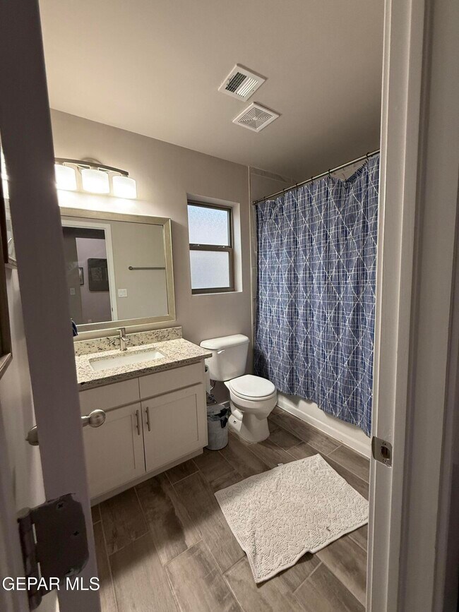 Building Photo - 13841 Paseo Central Ave