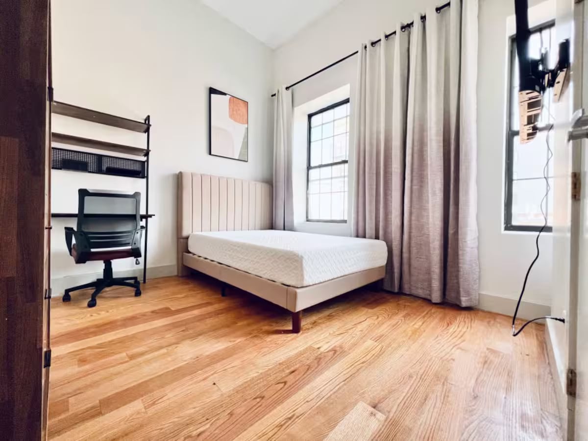 Building Photo - Furnished room/NOT APARTMENT