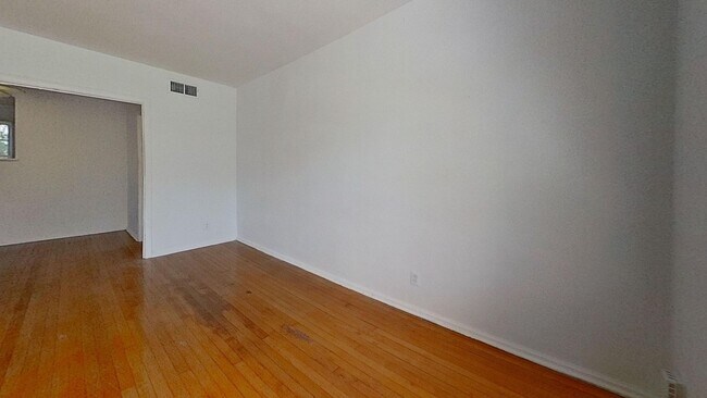 Building Photo - 1529 McDuff Ave S