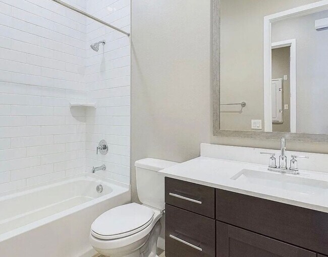 Building Photo - 5557 Yuba Way