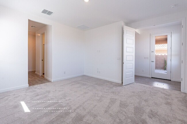 Building Photo - Modern Elegance in the Heart of Asante – L...