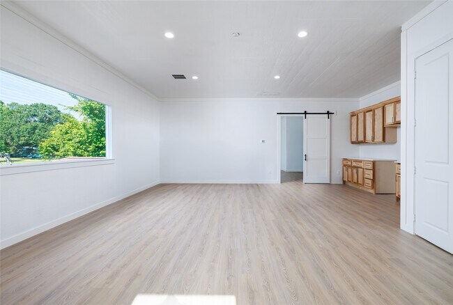 Building Photo - 12826 Hill Dr