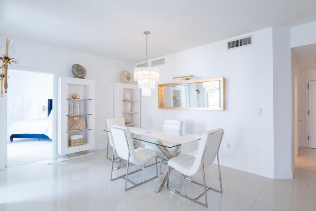 Building Photo - 550 Okeechobee Blvd