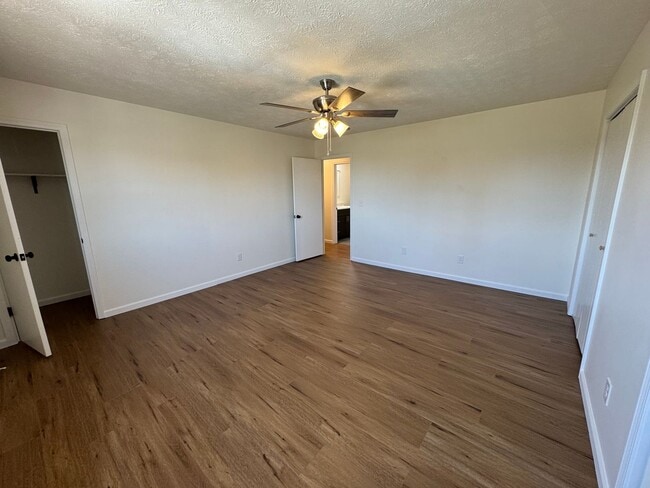 Building Photo - Lakeview Drive