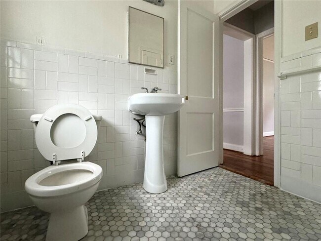 Building Photo - 72 Delmont Dr NE