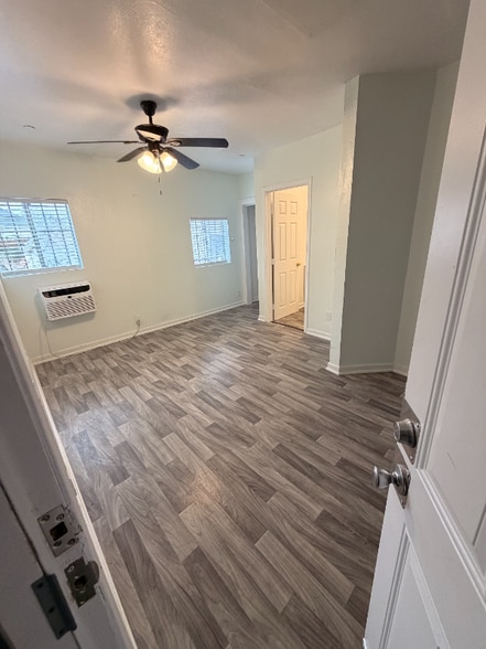 Building Photo - 1820 W 11th St