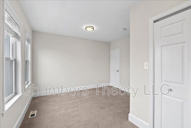 Building Photo - 619 Orleans Pl NE