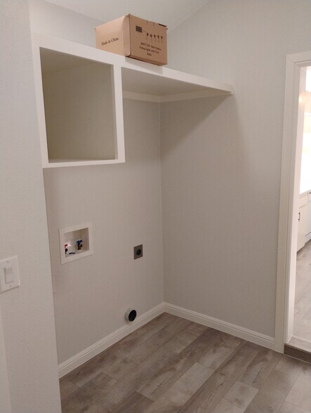 Washer, Dryer hookups - 5412 Meandering Rd