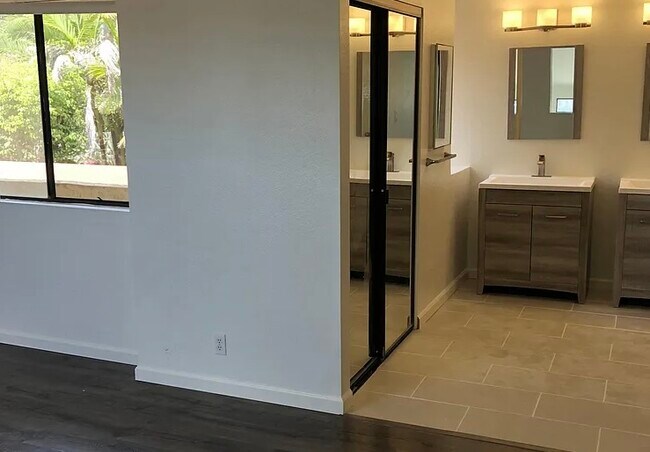 Top floor master suite - 6812 Fashion Hills Blvd