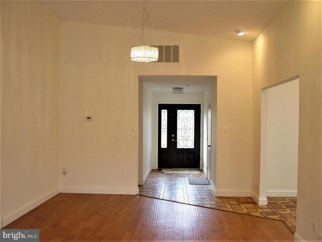 Building Photo - 2537 Oakhampton Pl