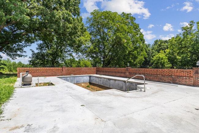 Building Photo - 1644 Sims Bridge Rd