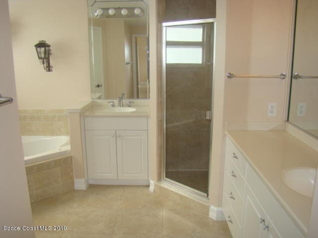 Building Photo - Water front condo