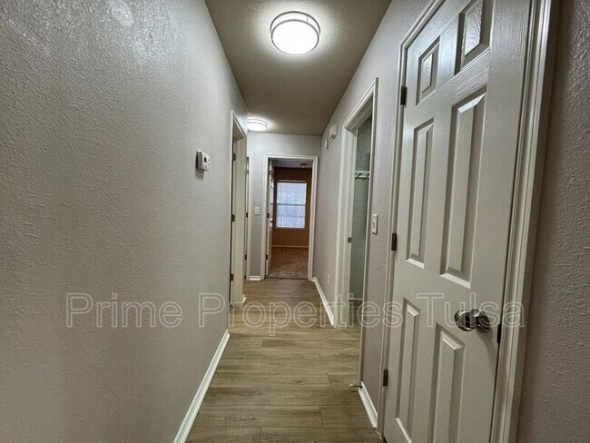 Building Photo - 10333 E 112th St S