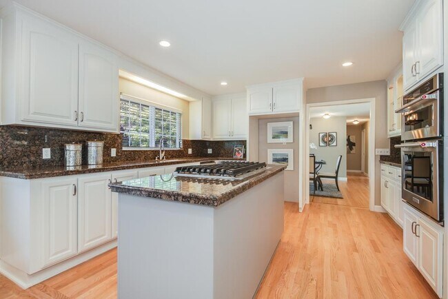 Building Photo - 2461 Plummer Ave