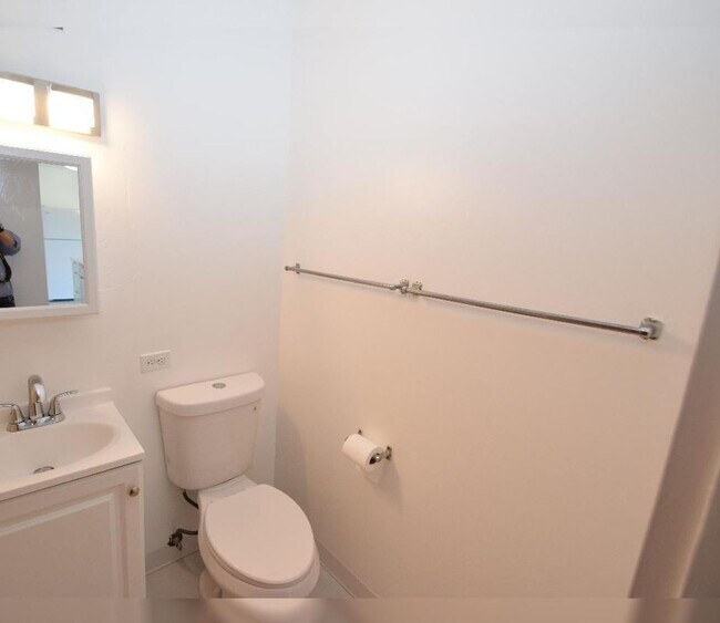 Building Photo - Queen Emma Gardens – 1-Bedroom Apartment f...