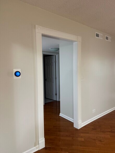 Hallway entrance towards bedroom and bathroom - 4750 N Elston Ave