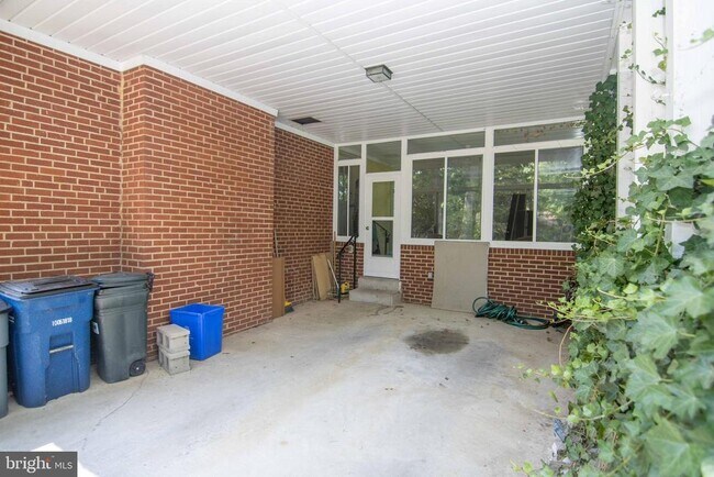 Building Photo - 2205 Parker Ave