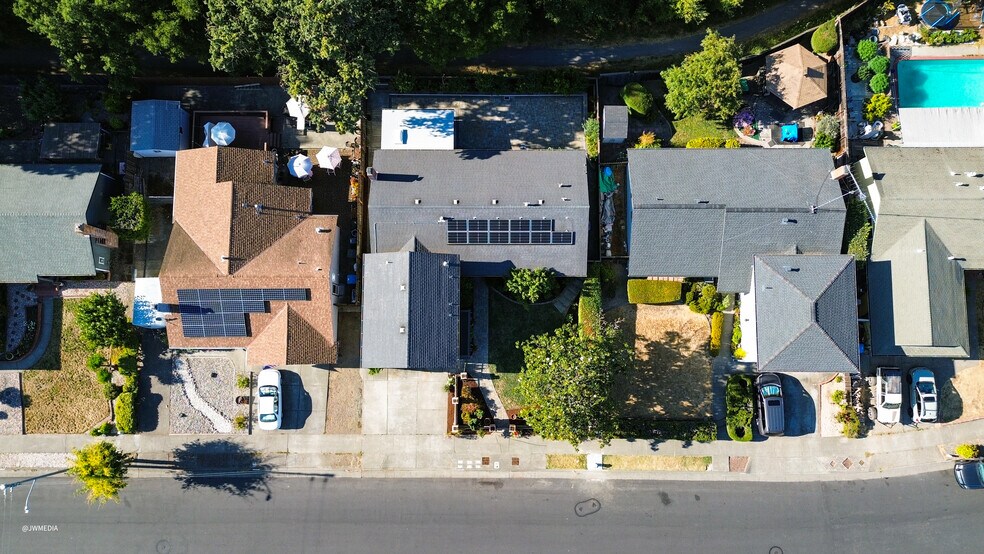 Building Photo - 1873 Jennings Ave