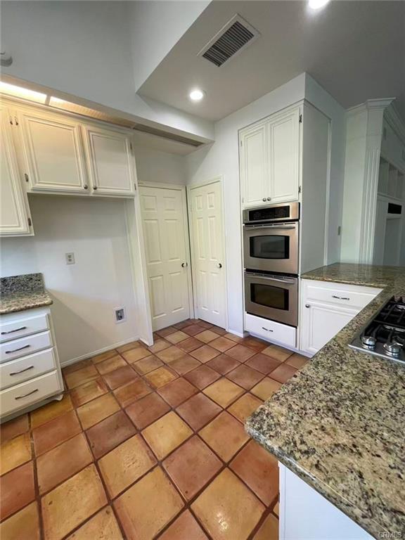 Building Photo - 15 Springbrook Rd