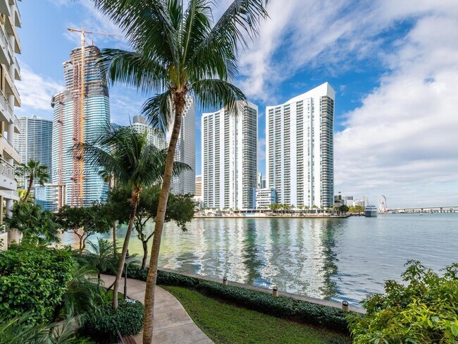 Building Photo - 888 Brickell Key Dr