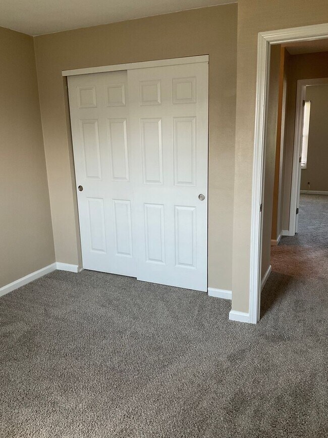 Building Photo - 708 Oxen Dr