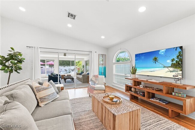 Building Photo - 690 100th Ave N