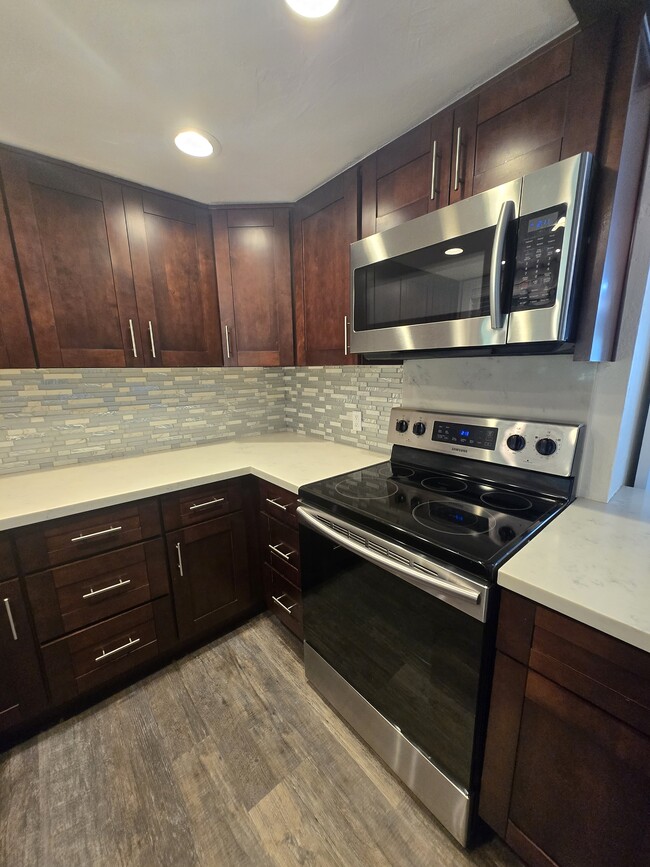 Building Photo - 810 Alder Ave