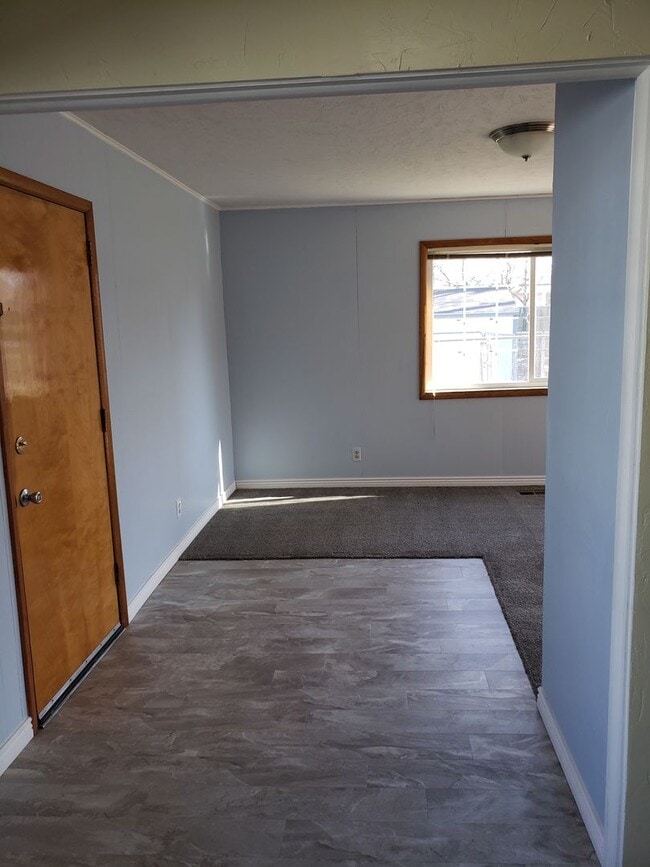 Building Photo - 3 bedroom 1 bath *****Great location!