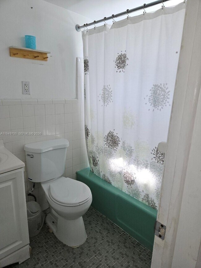 Building Photo - 4590 SW 67th Ave