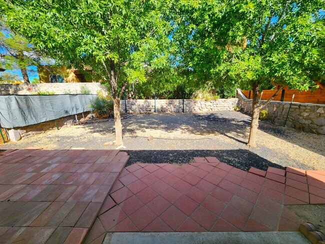 Building Photo - 2082 Pinecone Way