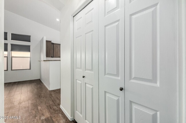 Building Photo - 9523 E Placer Dr