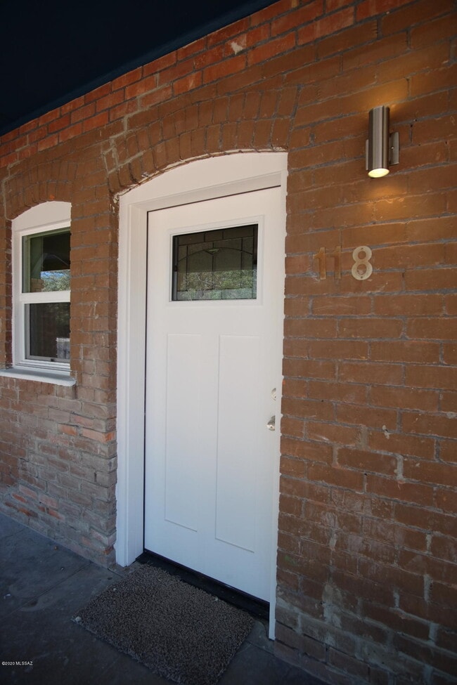 Building Photo - 118 E 18th St