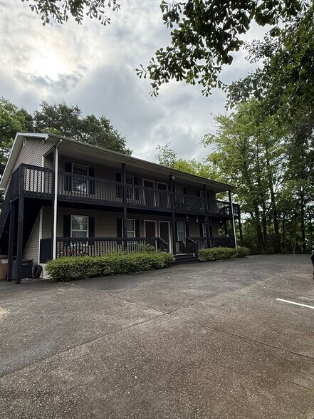 Building Photo - 1104 Penrose Dr