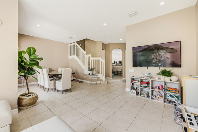 Building Photo - 1394 Harbor View W