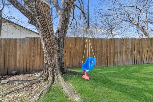 Building Photo - 1467 S Meadows Dr