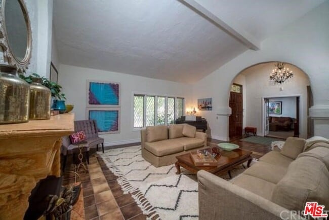 Building Photo - 4949 Palomar Dr