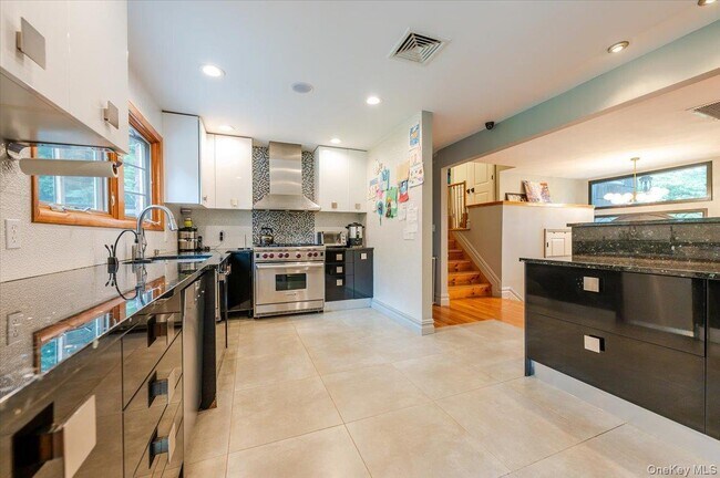 Building Photo - 26 Redbrook Rd