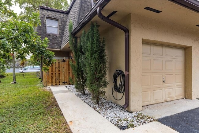 Building Photo - 14237 SW 94th Cir Ln