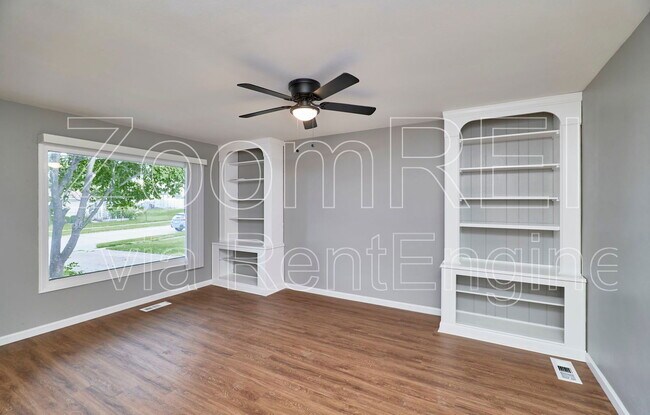 Building Photo - 2400 E Humes Ln