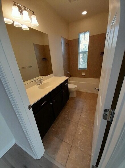 Building Photo - 2812 N Bismark Ln