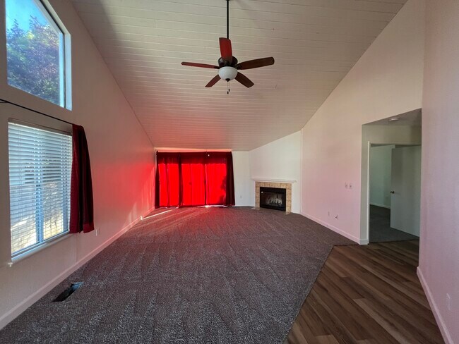 Building Photo - 945 Marietta Ct