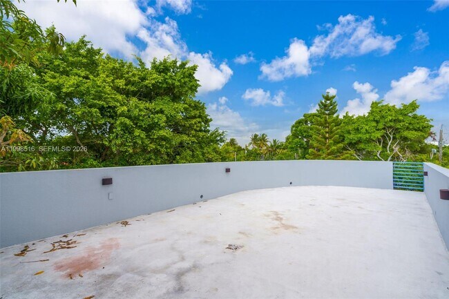 Building Photo - 3225 SW 58th Ave