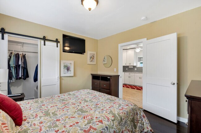 Building Photo - 631 Clover Ln