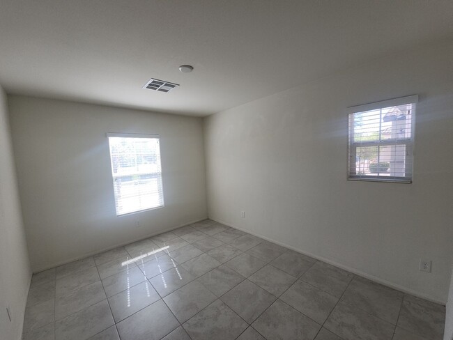 Building Photo - SW 1 Story 3bd Close to Shopping