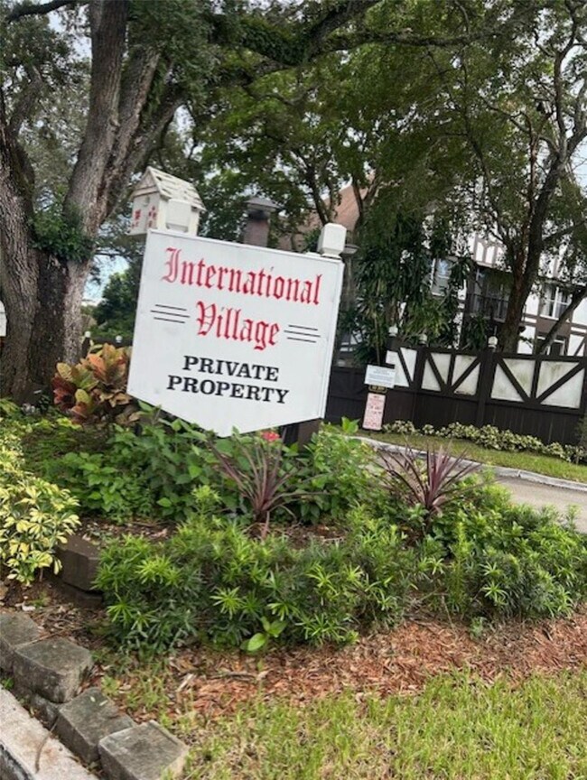 Building Photo - 3720 Inverrary Dr