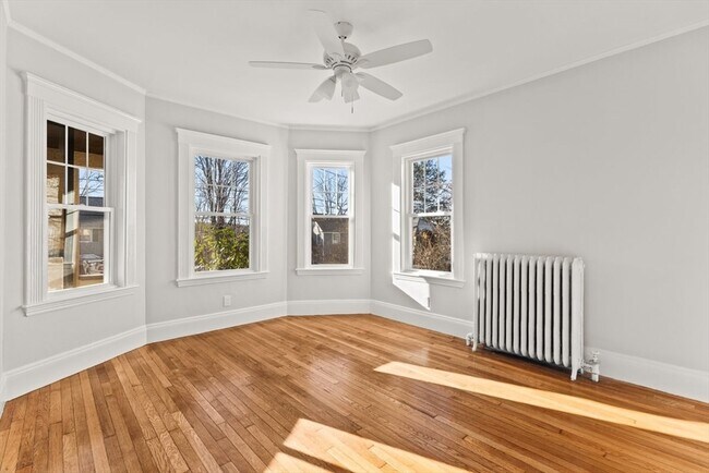 Building Photo - 22 Lewis St