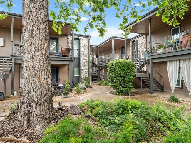 Building Photo - 5820 Berkman Dr